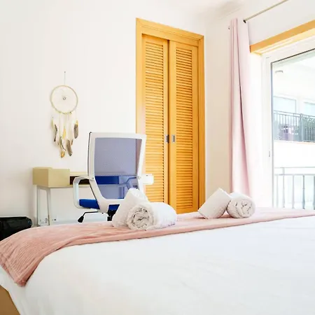 The Lazy Sunbathers Apartment